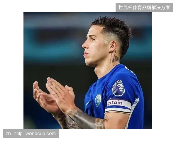 恩佐·费尔南德斯负责串联球队三条线，其精准传球是阿根廷由守转攻的关键